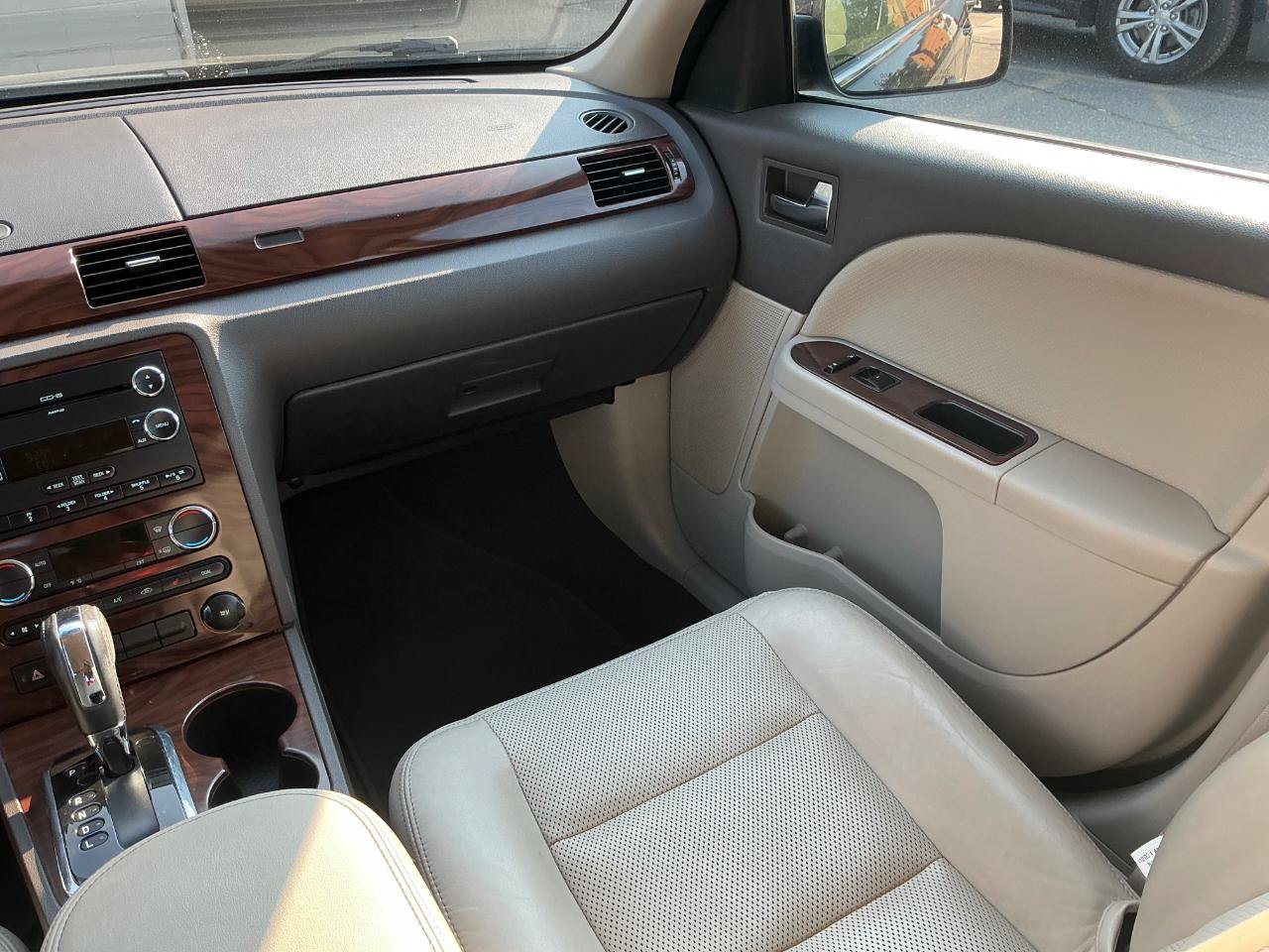 Used 2009 Ford Taurus SEL FWD image 18