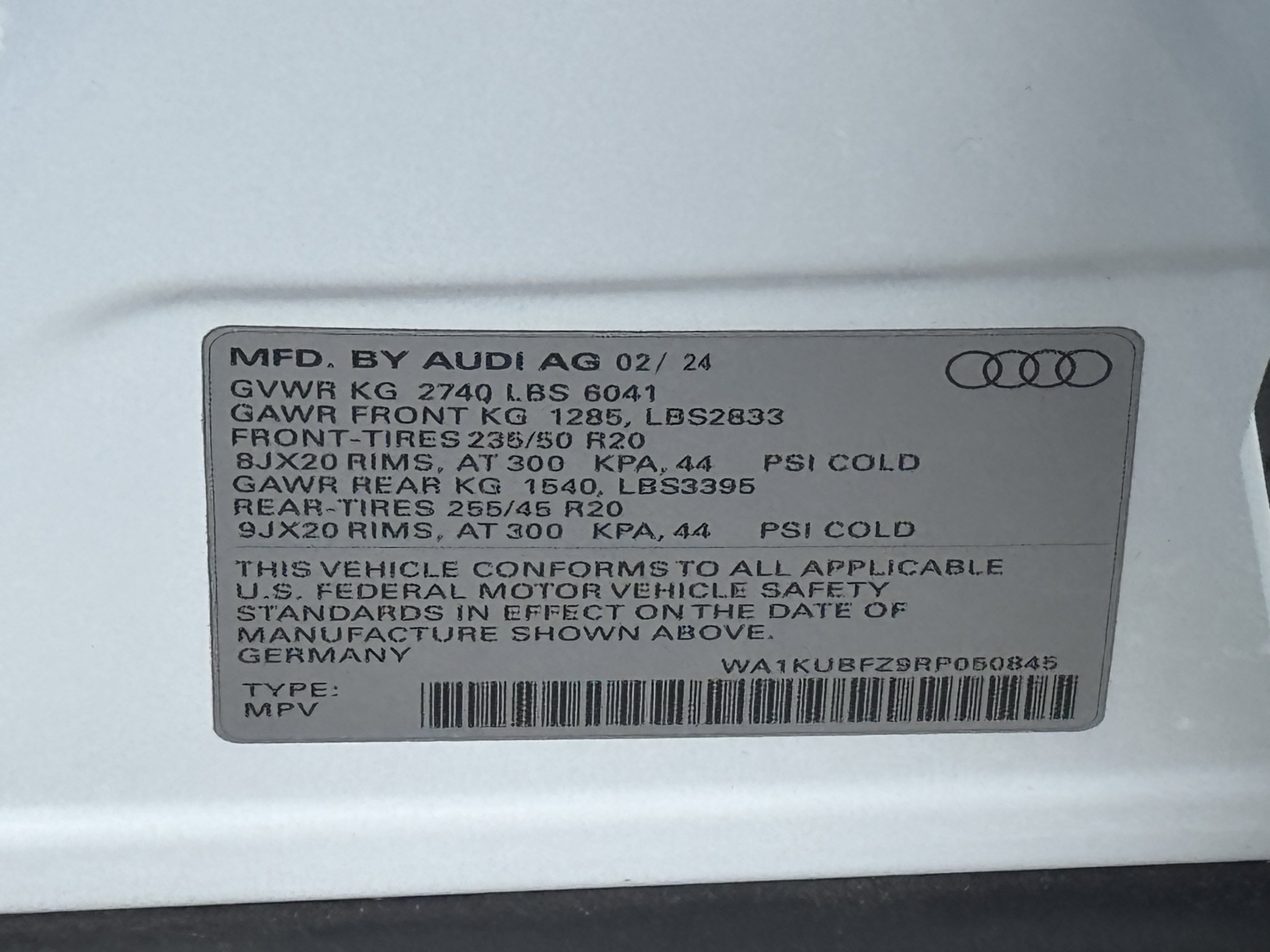 Used 2024 Audi Q4 e-tron Premium w/ Convenience Package image 38