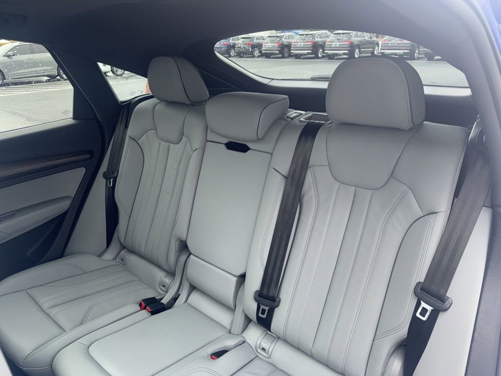 Used 2023 Audi Q5 2.0T Premium w/ Convenience Package image 32