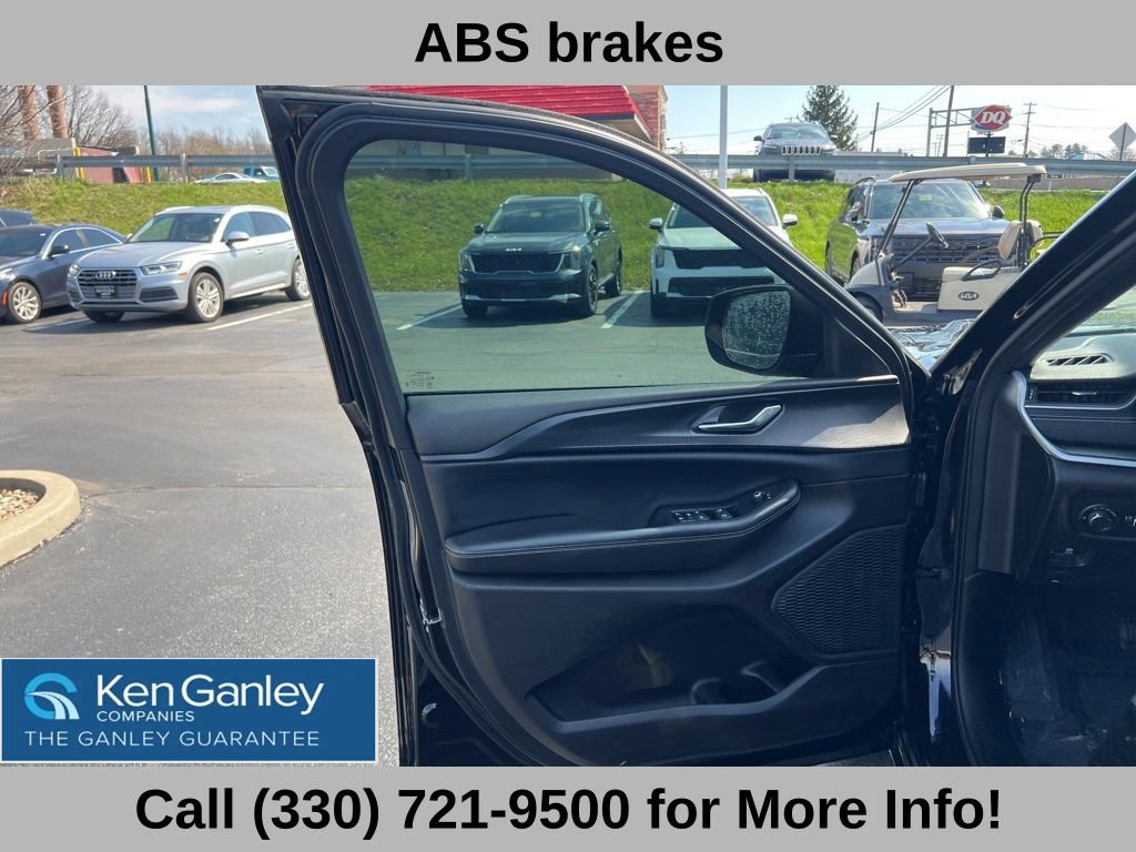 Used 2024 Jeep Grand Cherokee L Laredo image 25