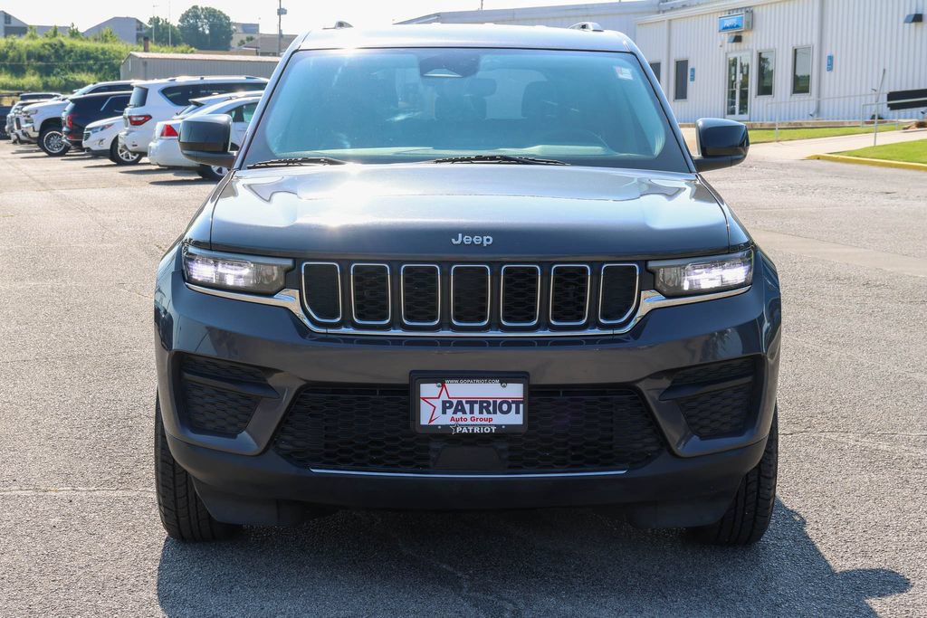 Used 2024 Jeep Grand Cherokee Laredo AWD/4WD image 2