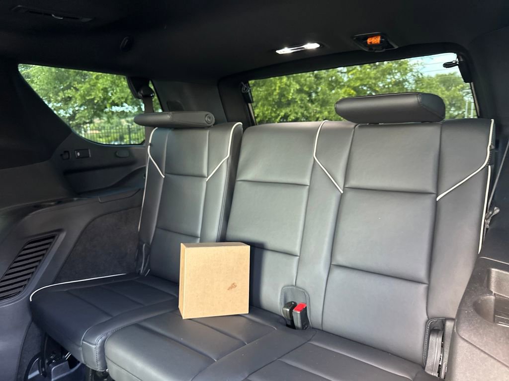 Used 2024 Cadillac Escalade Premium Luxury w/ Performance Package AWD/4WD image 34