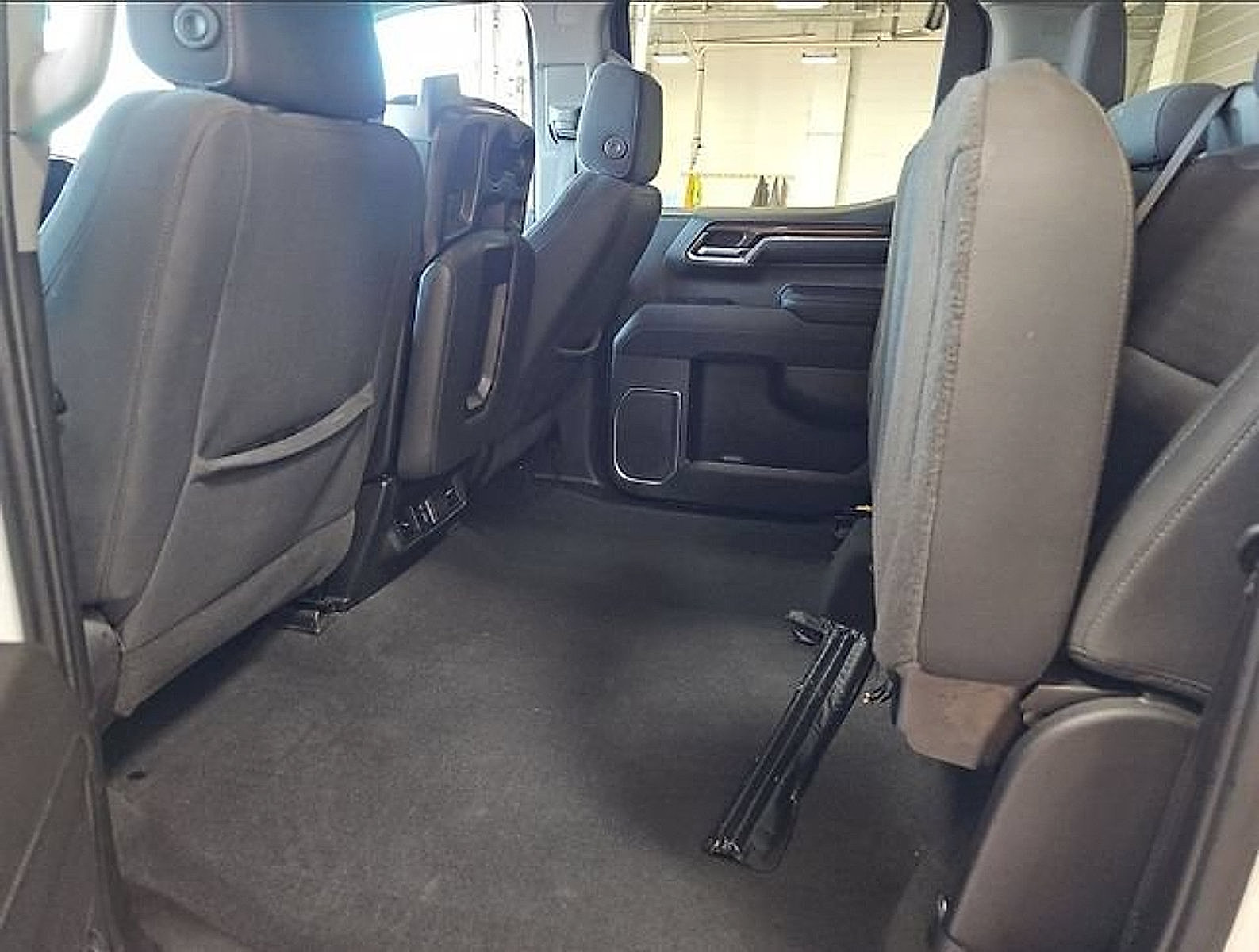 Used 2023 Chevrolet Silverado 1500 LT AWD/4WD image 14