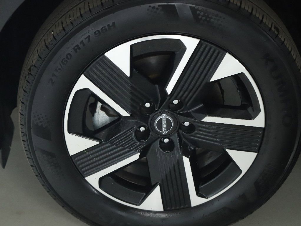 Certified 2025 Nissan Kicks SV image 35
