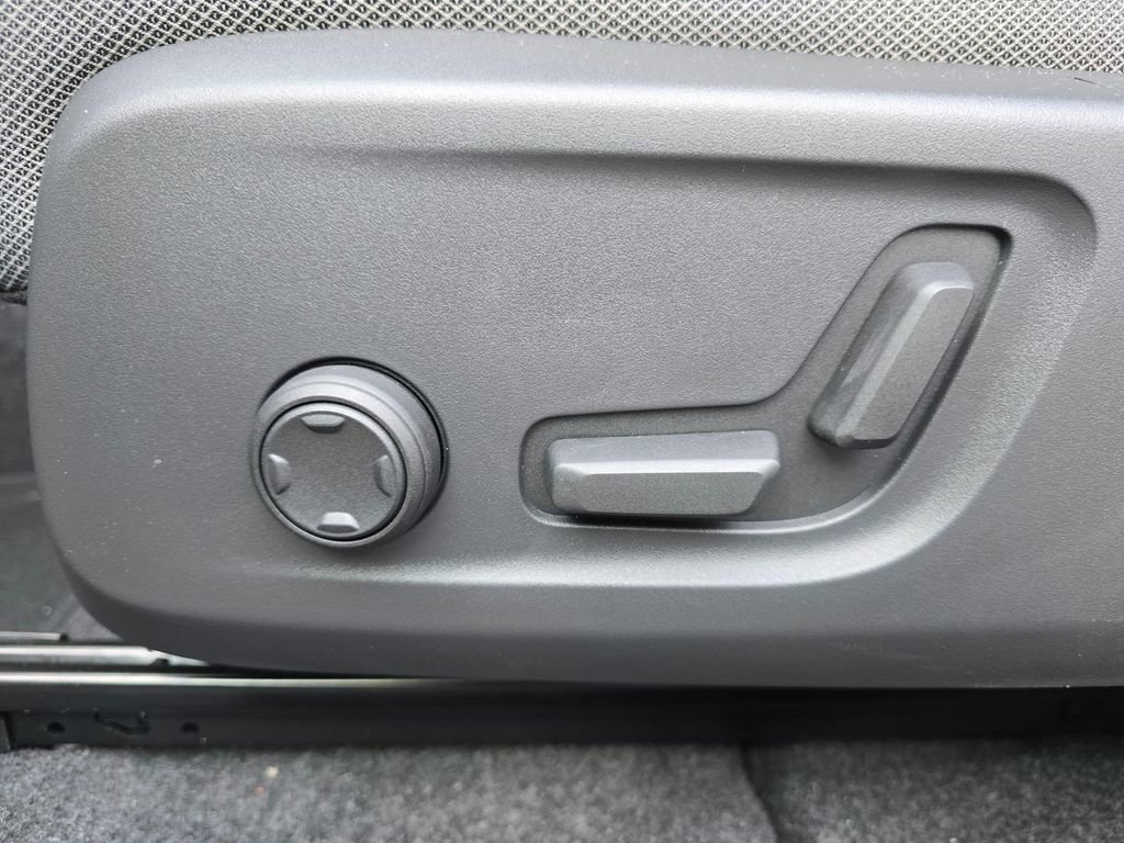 New 2025 Volvo EX40 Core w/ Climate Package image 23