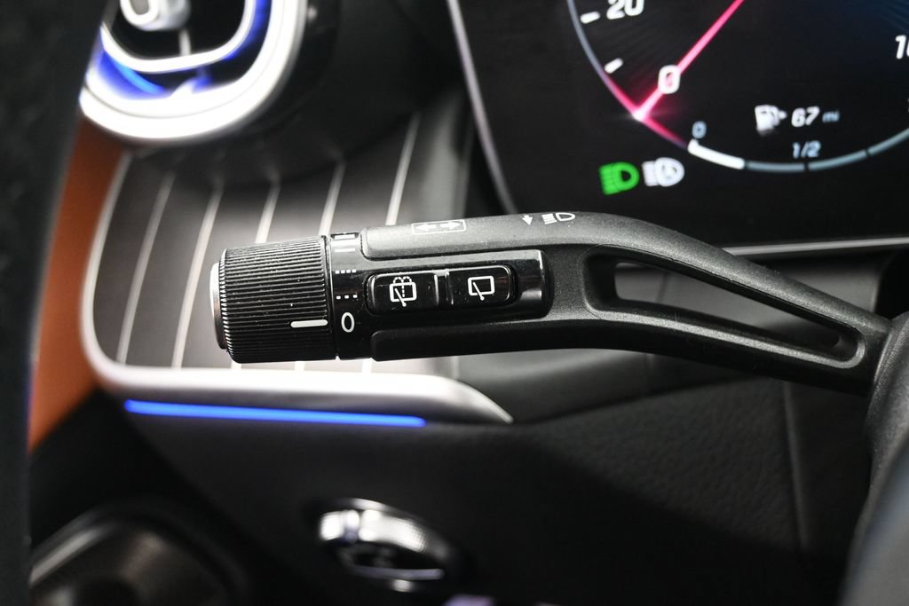 Used 2023 Mercedes-Benz GLC 300 4MATIC w/ Exclusive Trim Package image 18