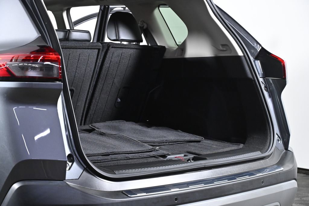 Used 2022 Nissan Rogue SV w/ SV Premium Package image 34