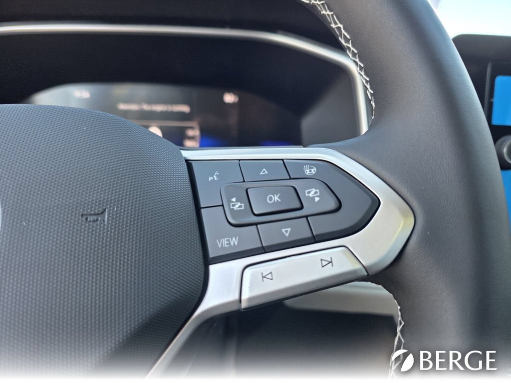 New 2026 Volkswagen Taos SE FWD image 24