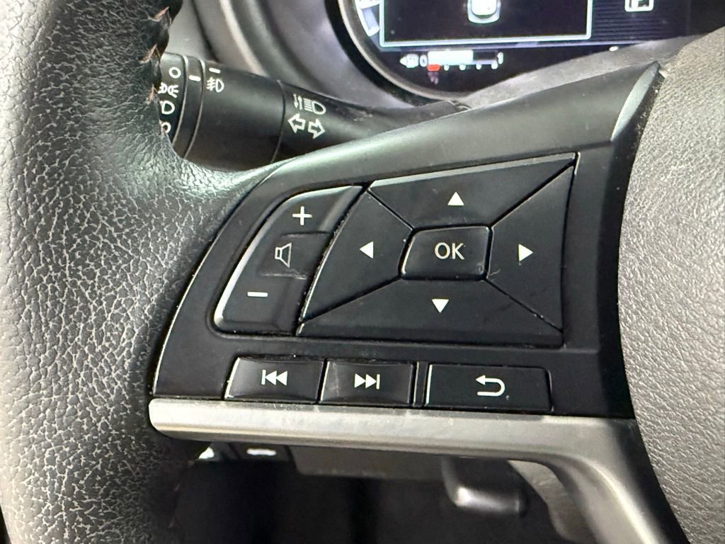 Used 2019 Nissan Kicks SR image 10