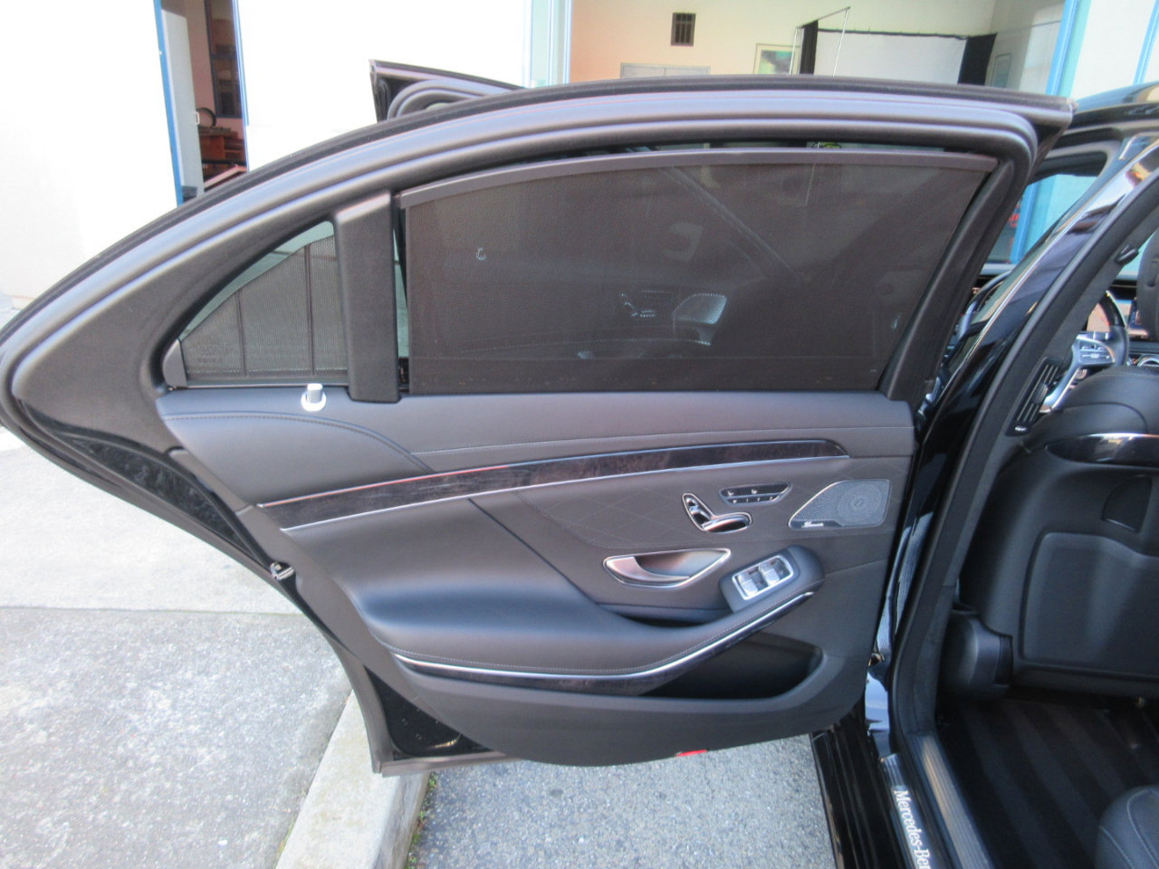 Used 2020 Mercedes-Benz S 560 Sedan w/ AMG Line Exterior image 34