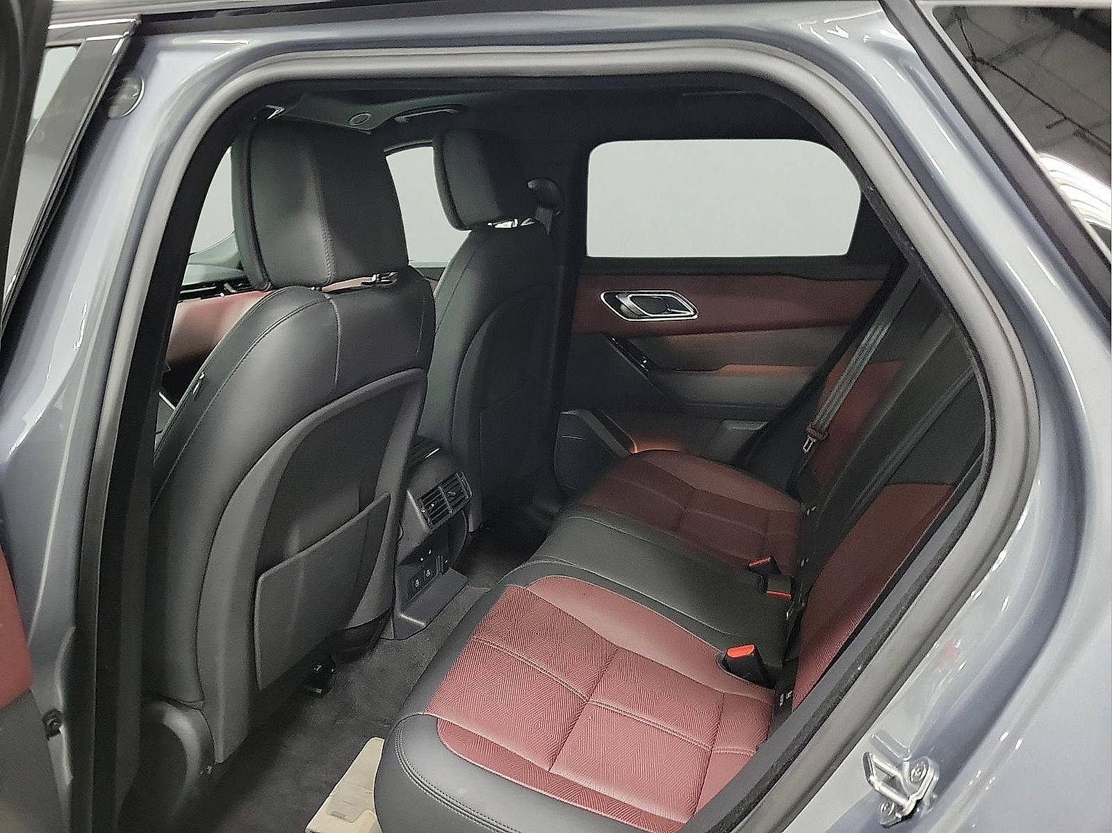 Used 2024 Land Rover Range Rover Velar Dynamic HSE image 9