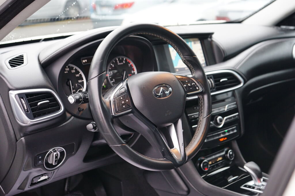Used 2018 INFINITI QX30 Premium w/ Technology Package image 11