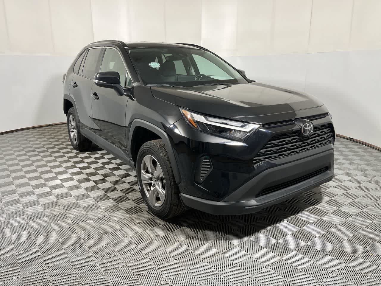 Used 2025 Toyota RAV4 XLE FWD image 2
