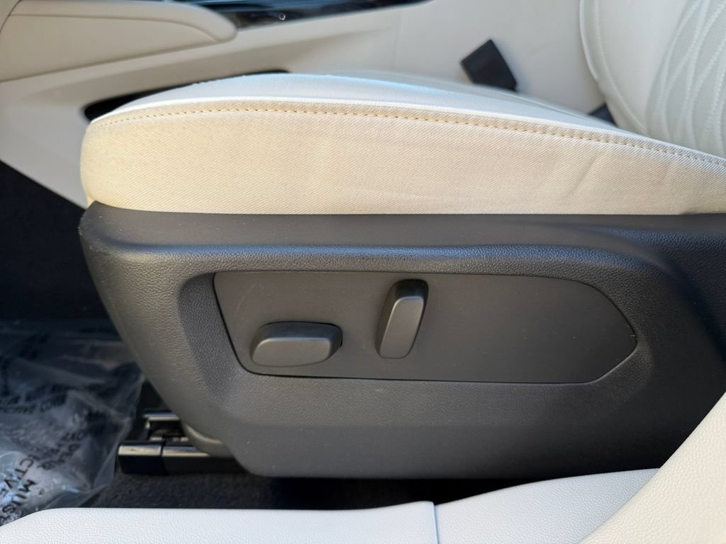 Used 2023 Buick Envision Avenir AWD/4WD image 10
