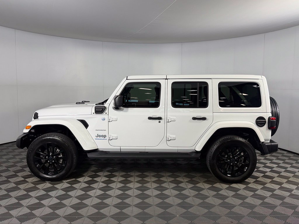 Used 2024 Jeep Wrangler Unlimited Sahara w/ Technology Group AWD/4WD image 10
