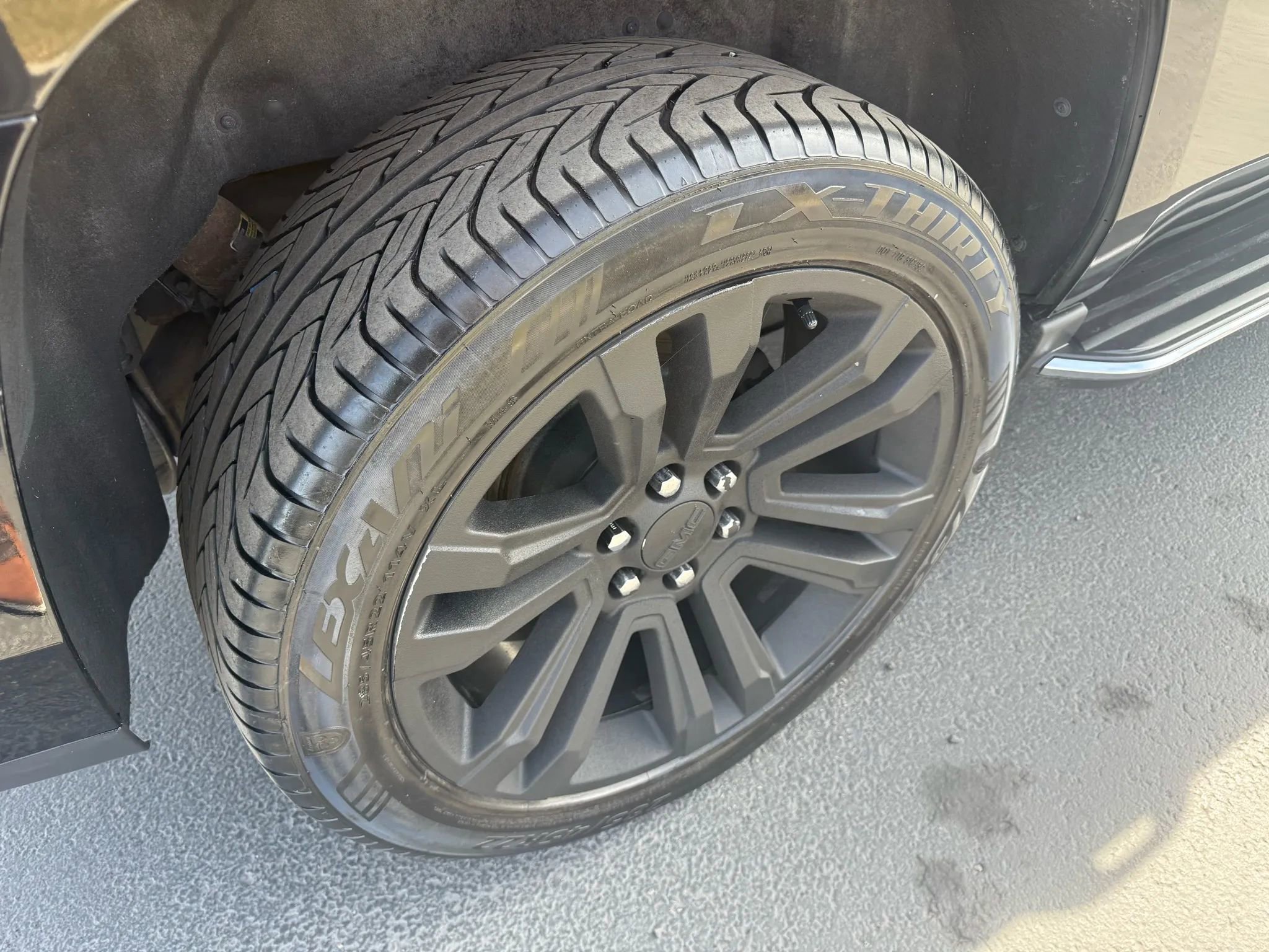 Used 2017 GMC Yukon Denali w/ Enhanced Security Package image 34