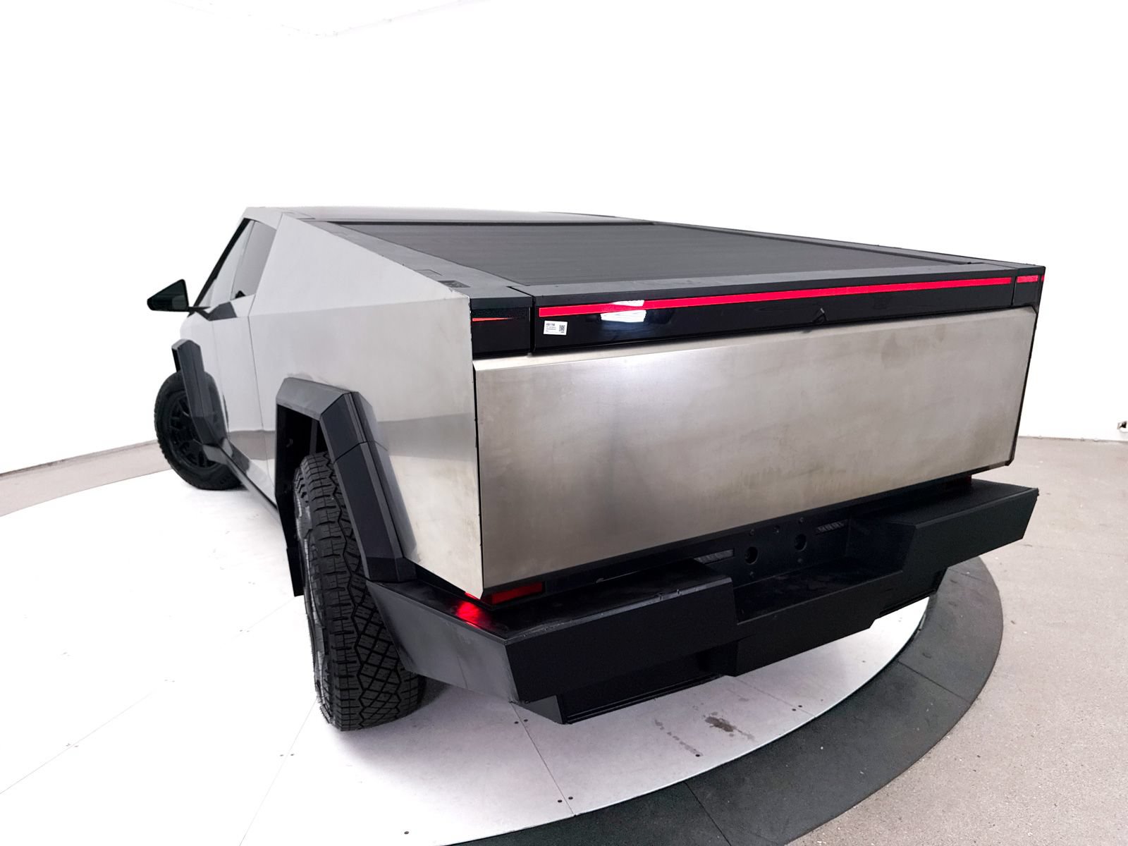 Used 2024 Tesla Cybertruck AWD Crew Cab image 8