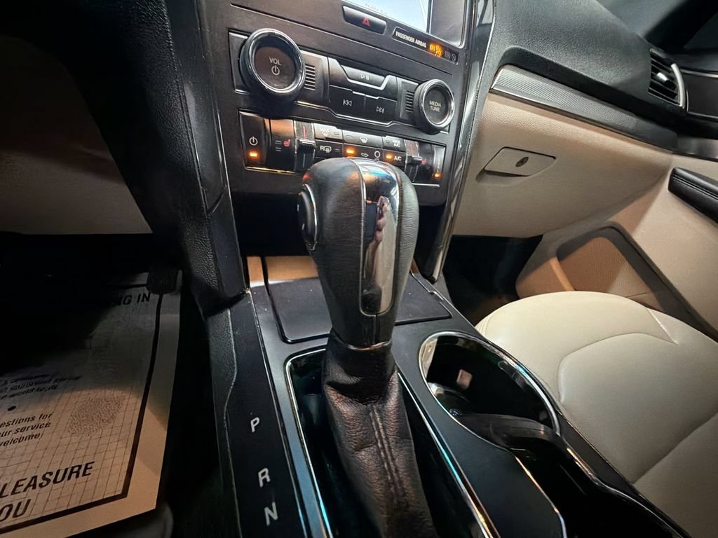 Used 2019 Ford Explorer XLT w/ Equipment Group 202A FWD image 16