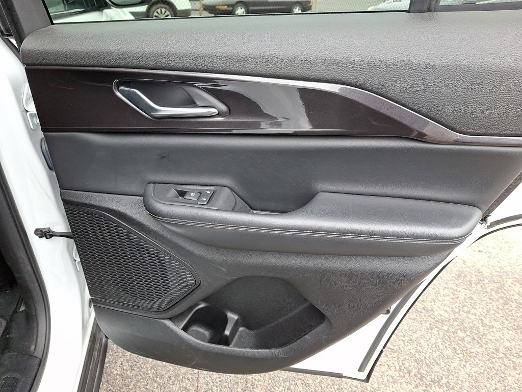 Certified 2023 Jeep Grand Cherokee Altitude AWD/4WD image 13