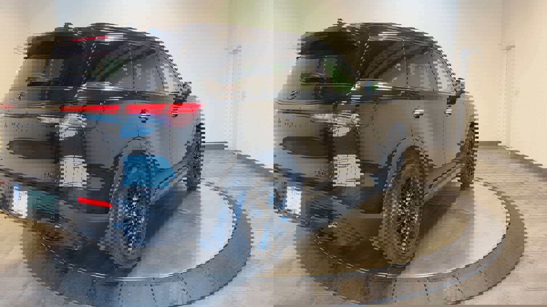 Certified 2025 INFINITI QX60 Luxe w/ Black Edition image 8