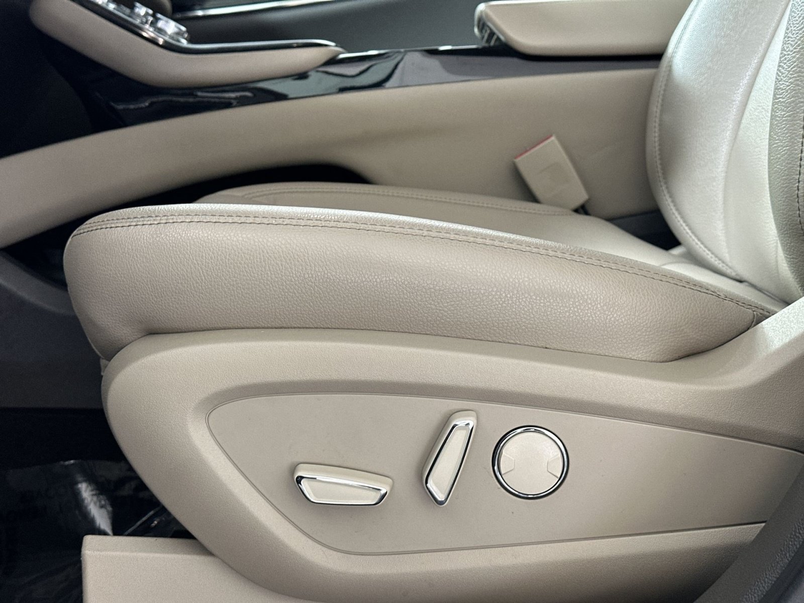 Used 2023 Lincoln Nautilus AWD w/ Premium Package image 14