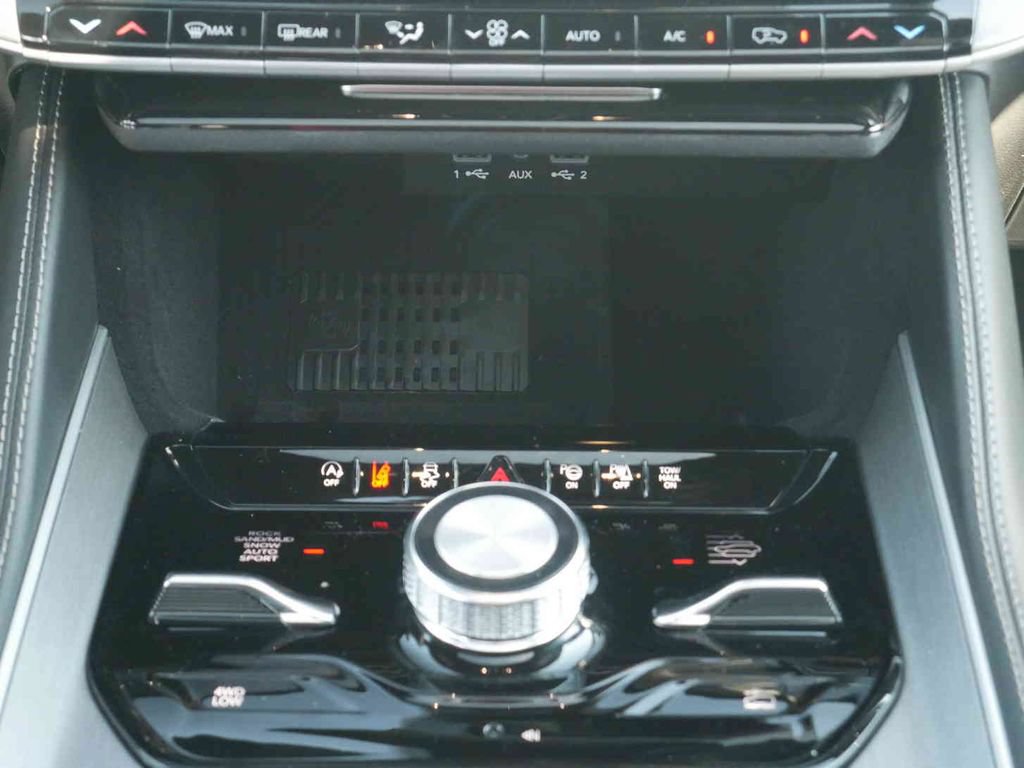 New 2026 Jeep Grand Wagoneer Limited AWD/4WD image 7