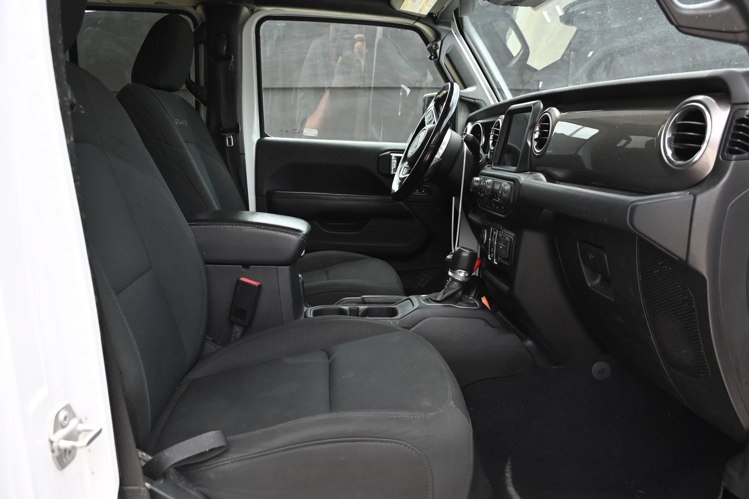 Used 2020 Jeep Gladiator Overland AWD/4WD image 18