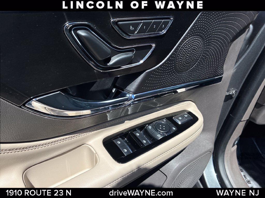 Certified 2023 Lincoln Corsair AWD image 14