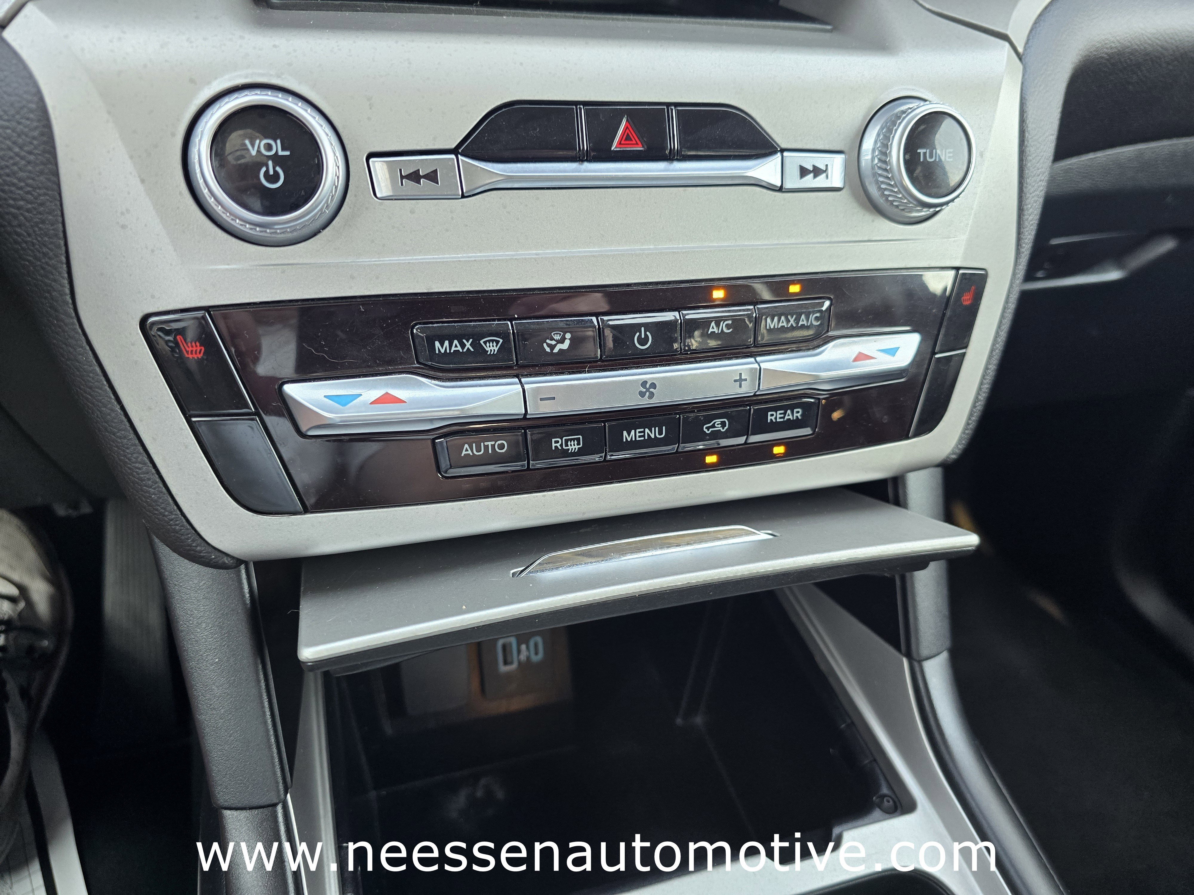 Used 2022 Ford Explorer XLT image 30