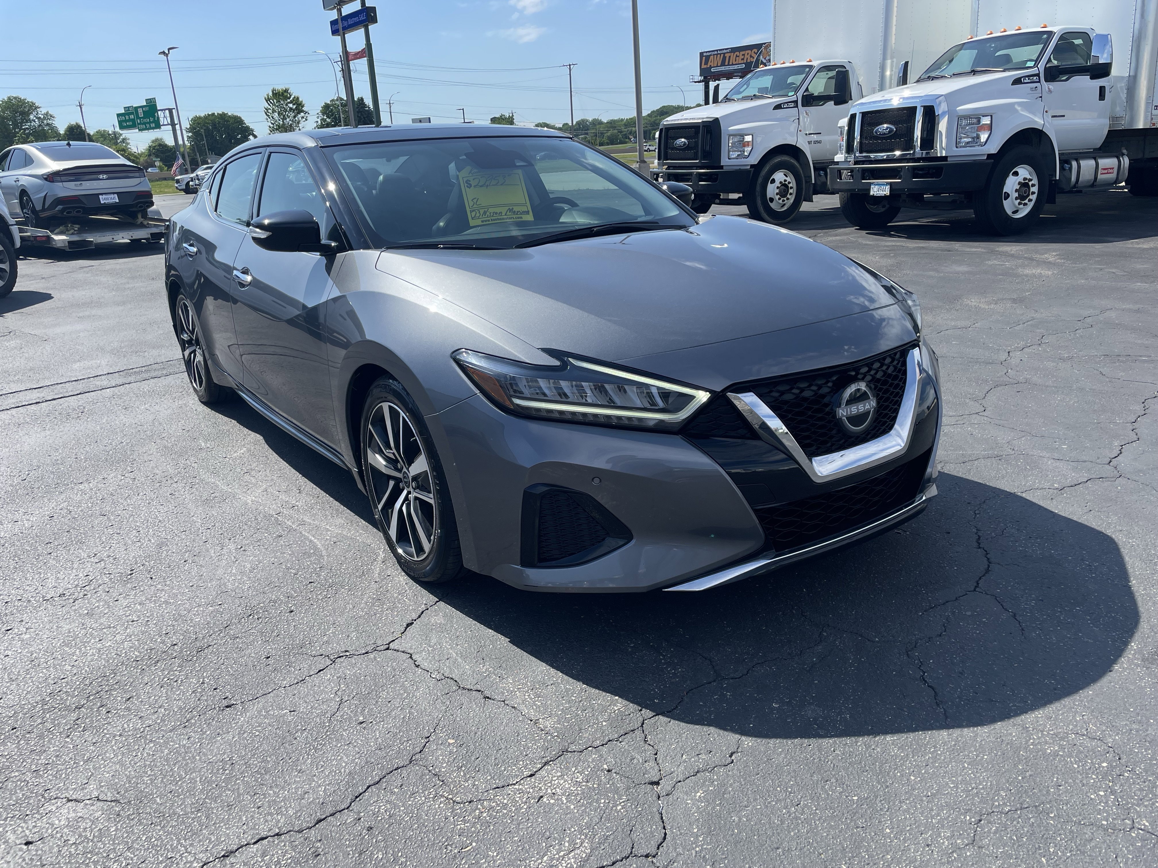 Used 2023 Nissan Maxima SL FWD image 2