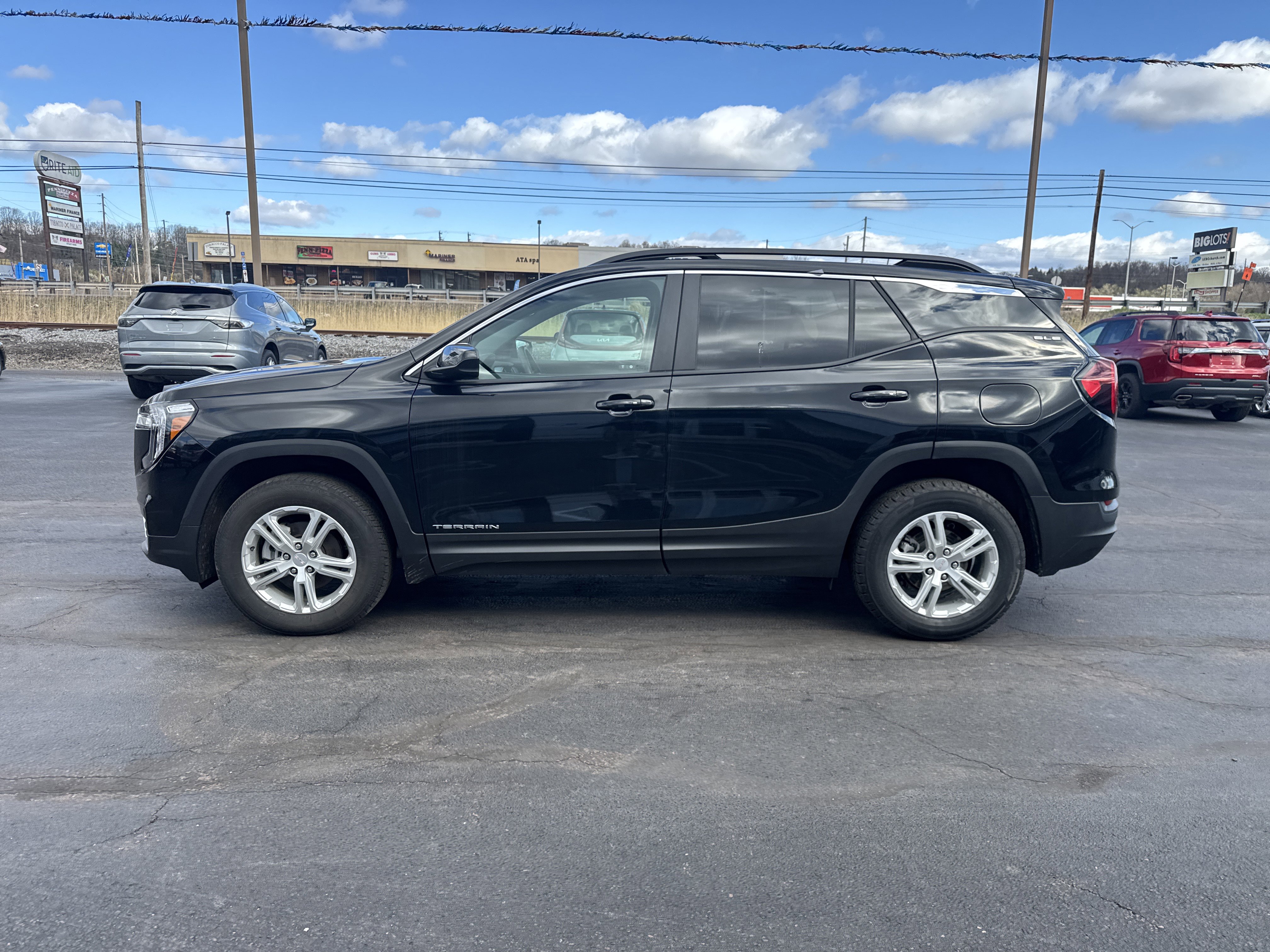 Used 2024 GMC Terrain SLE w/ Driver Convenience Package AWD/4WD image 7