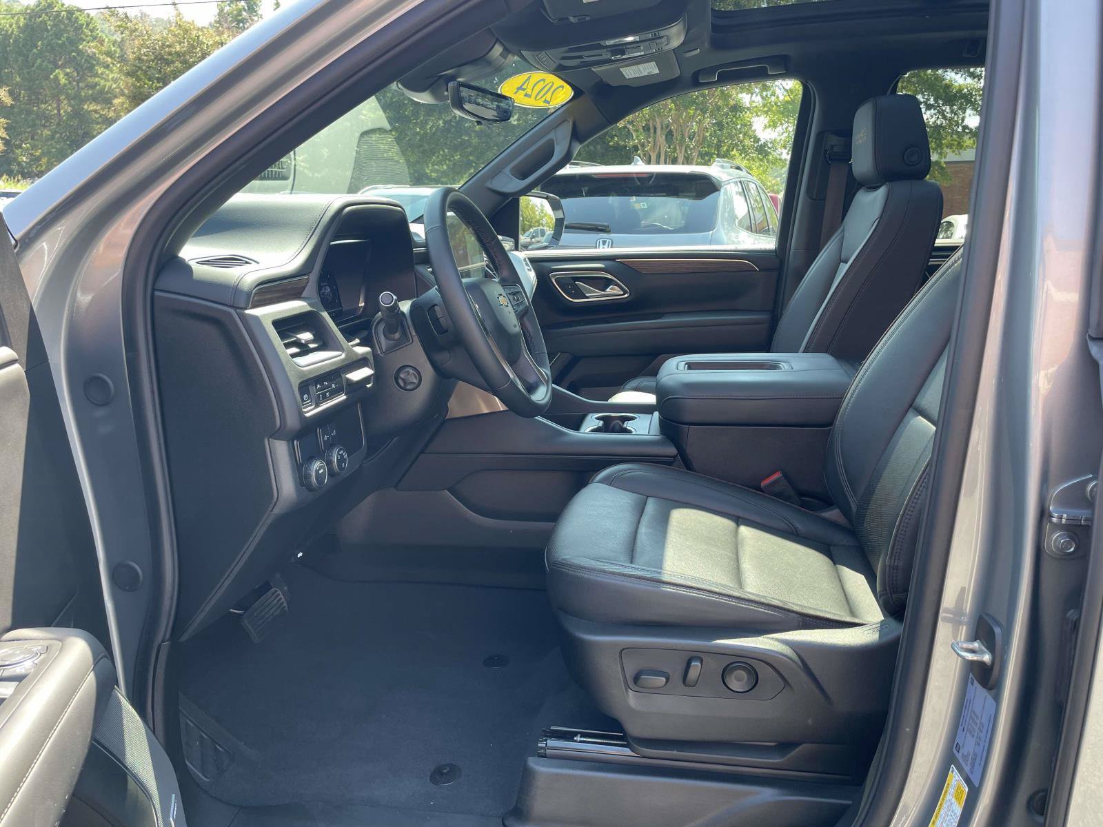 Used 2024 Chevrolet Tahoe High Country RWD image 4