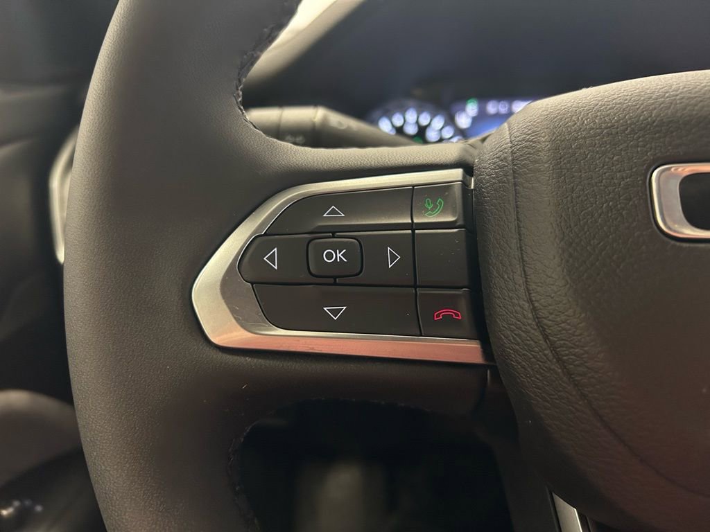 Used 2023 Jeep Compass Latitude image 10