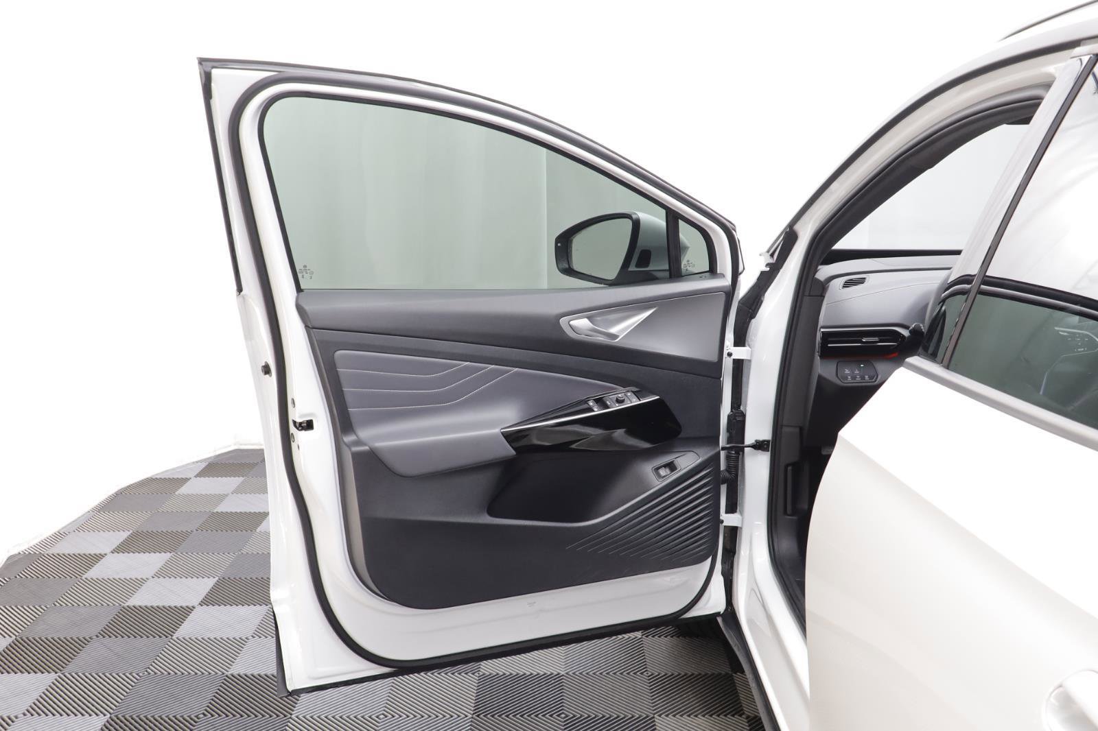 Used 2023 Volkswagen ID.4 Pro S image 5