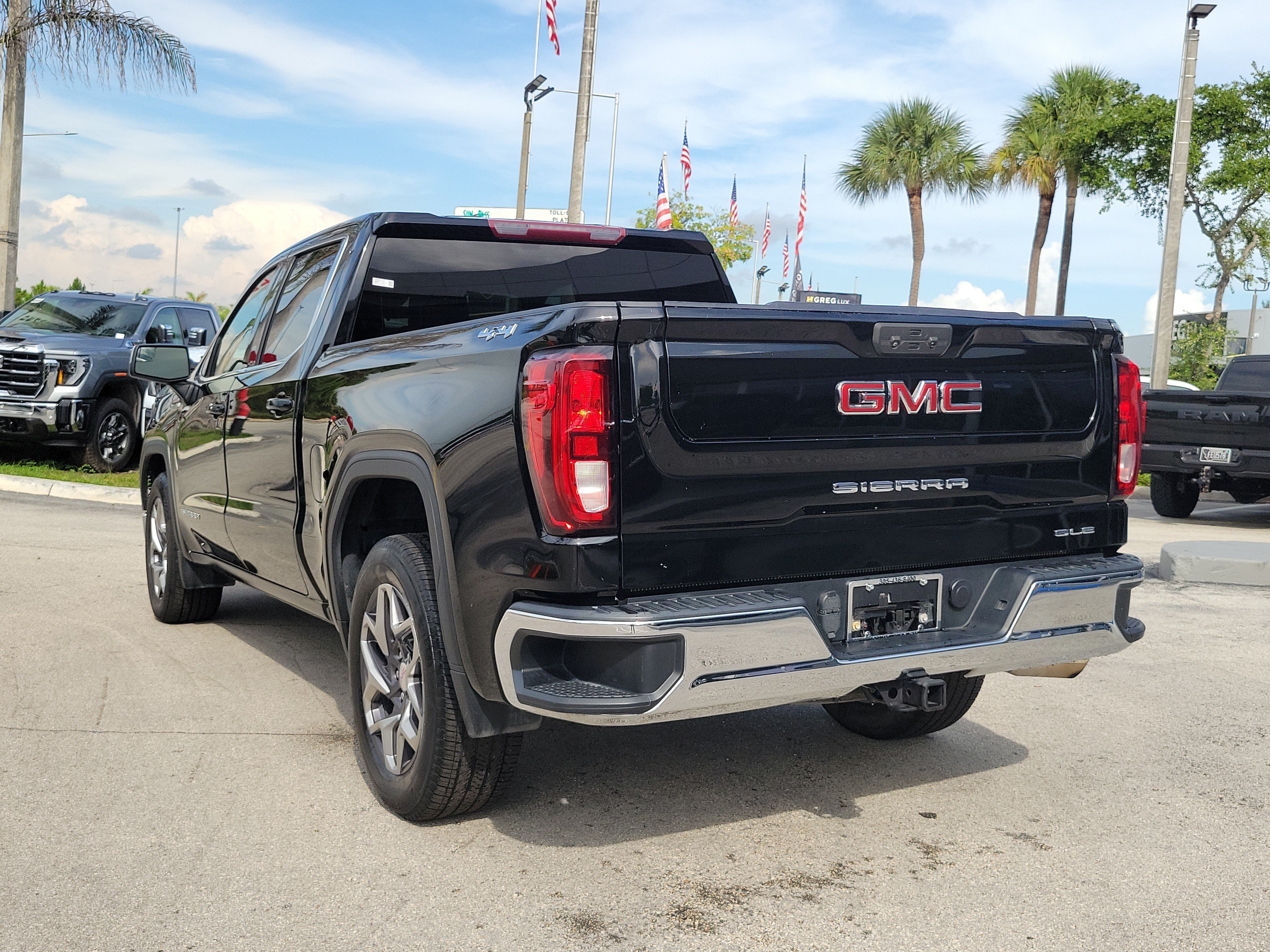 Used 2022 GMC Sierra 1500 SLE AWD/4WD image 7