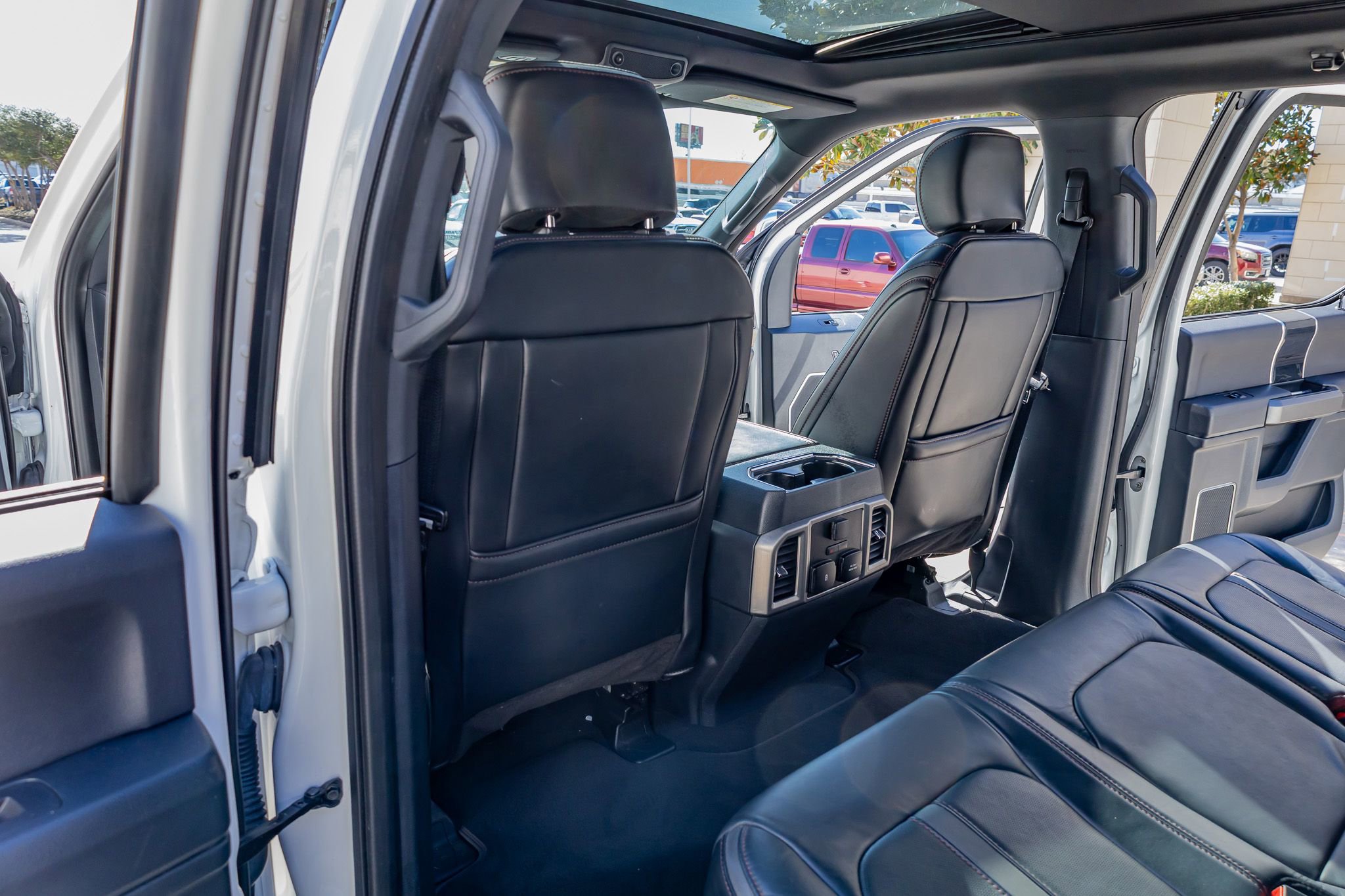 Used 2022 Ford F350 Platinum w/ FX4 Off-Road Package image 30