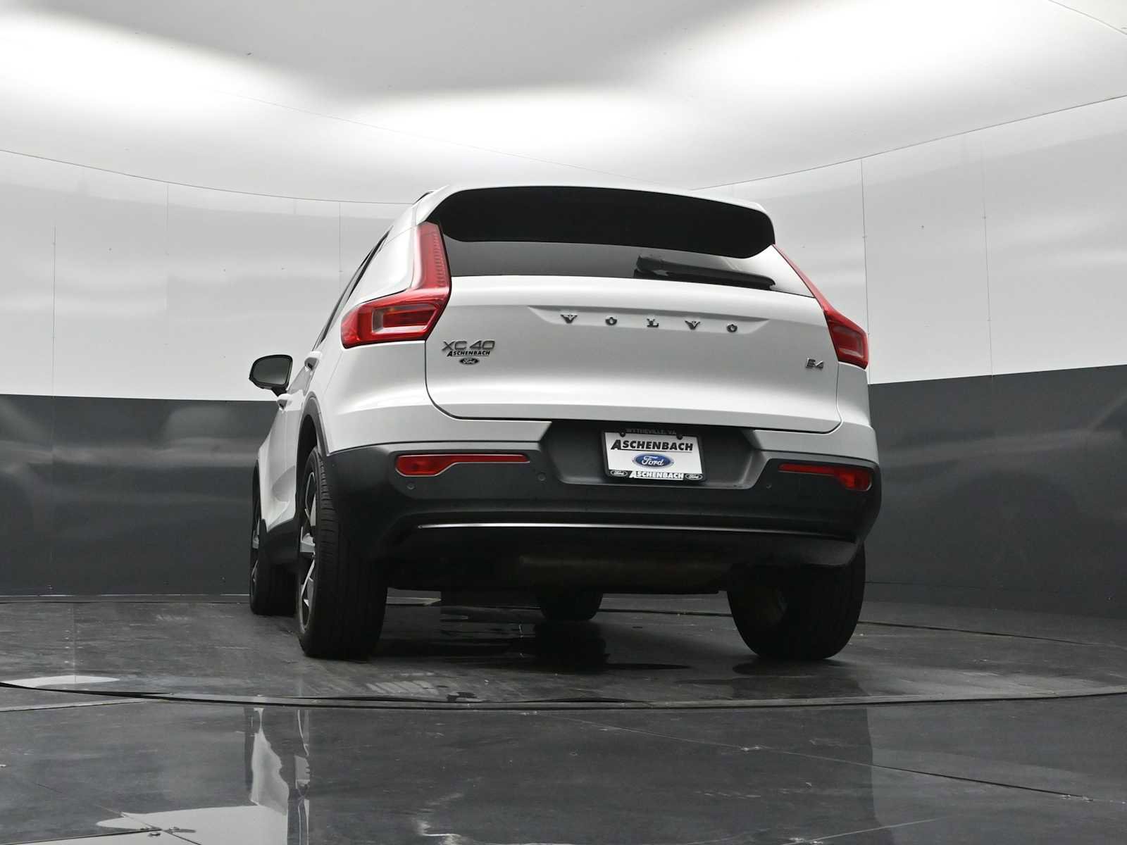 Used 2023 Volvo XC40 B4 Ultimate FWD image 32