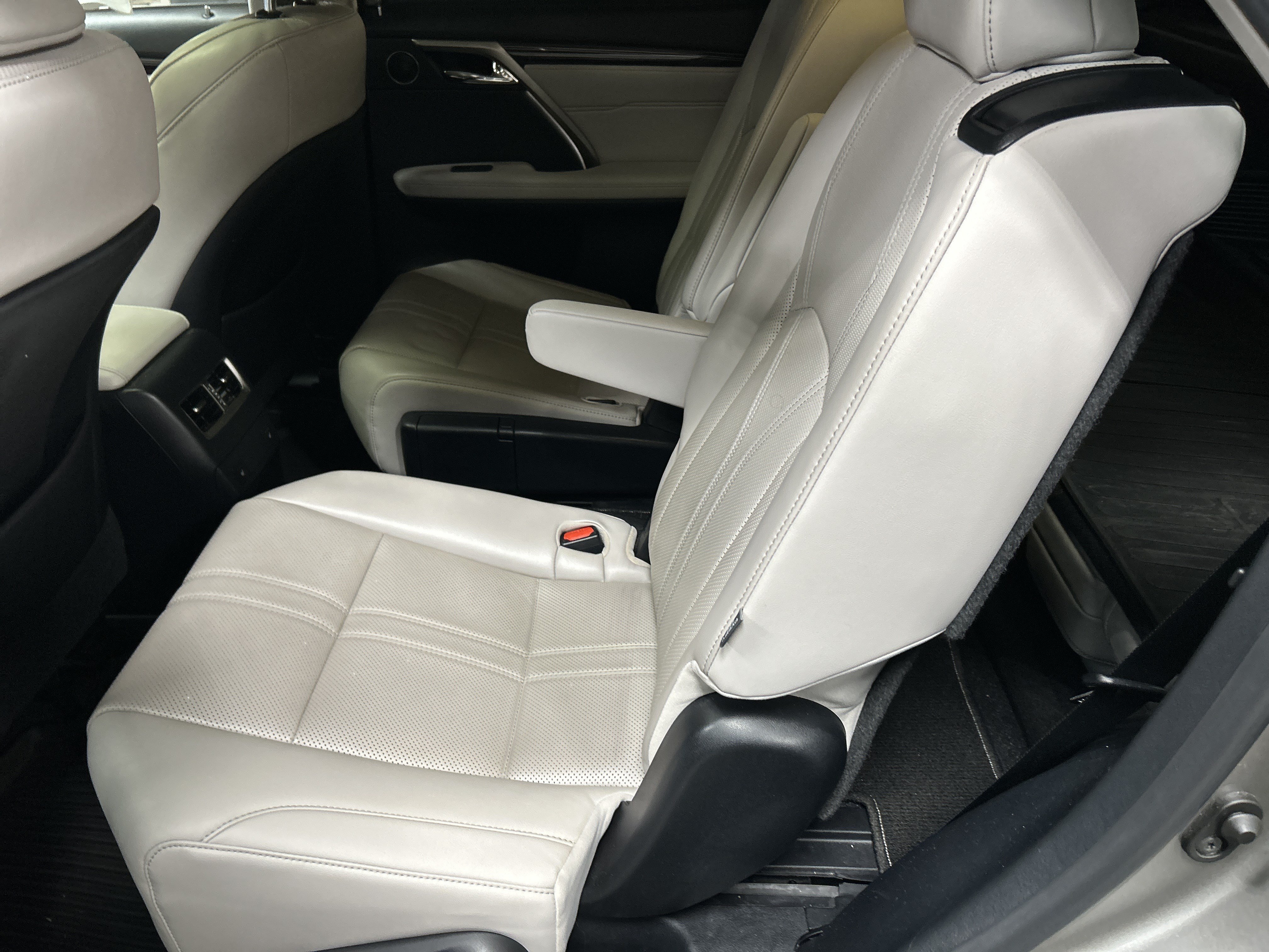 Used 2021 Lexus RX 350L Luxury w/ Accessory Package FWD image 30