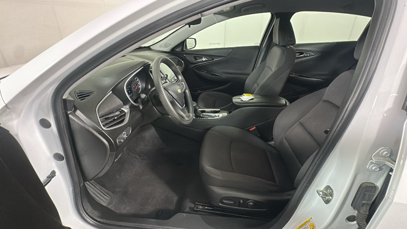Used 2023 Chevrolet Malibu LT FWD image 13