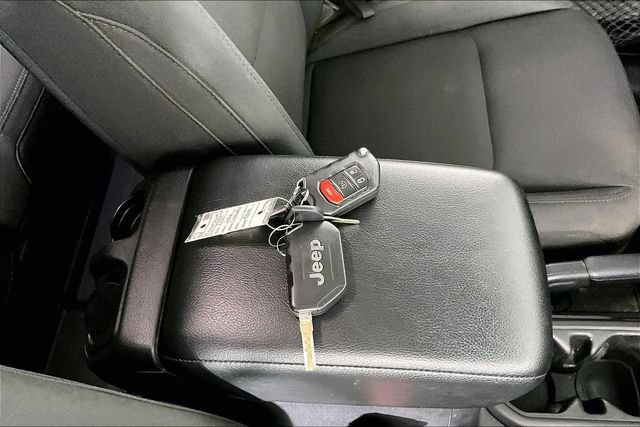 Used 2021 Jeep Gladiator Sport AWD/4WD image 32