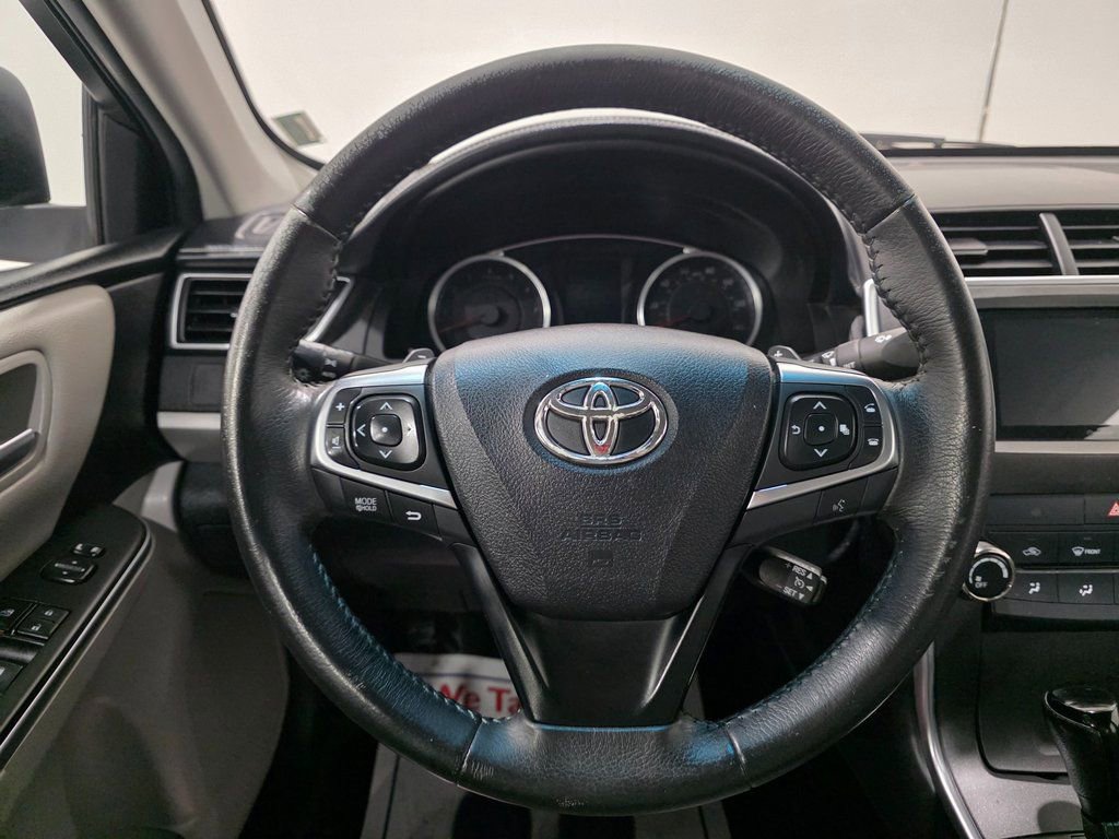 Used 2017 Toyota Camry SE image 4