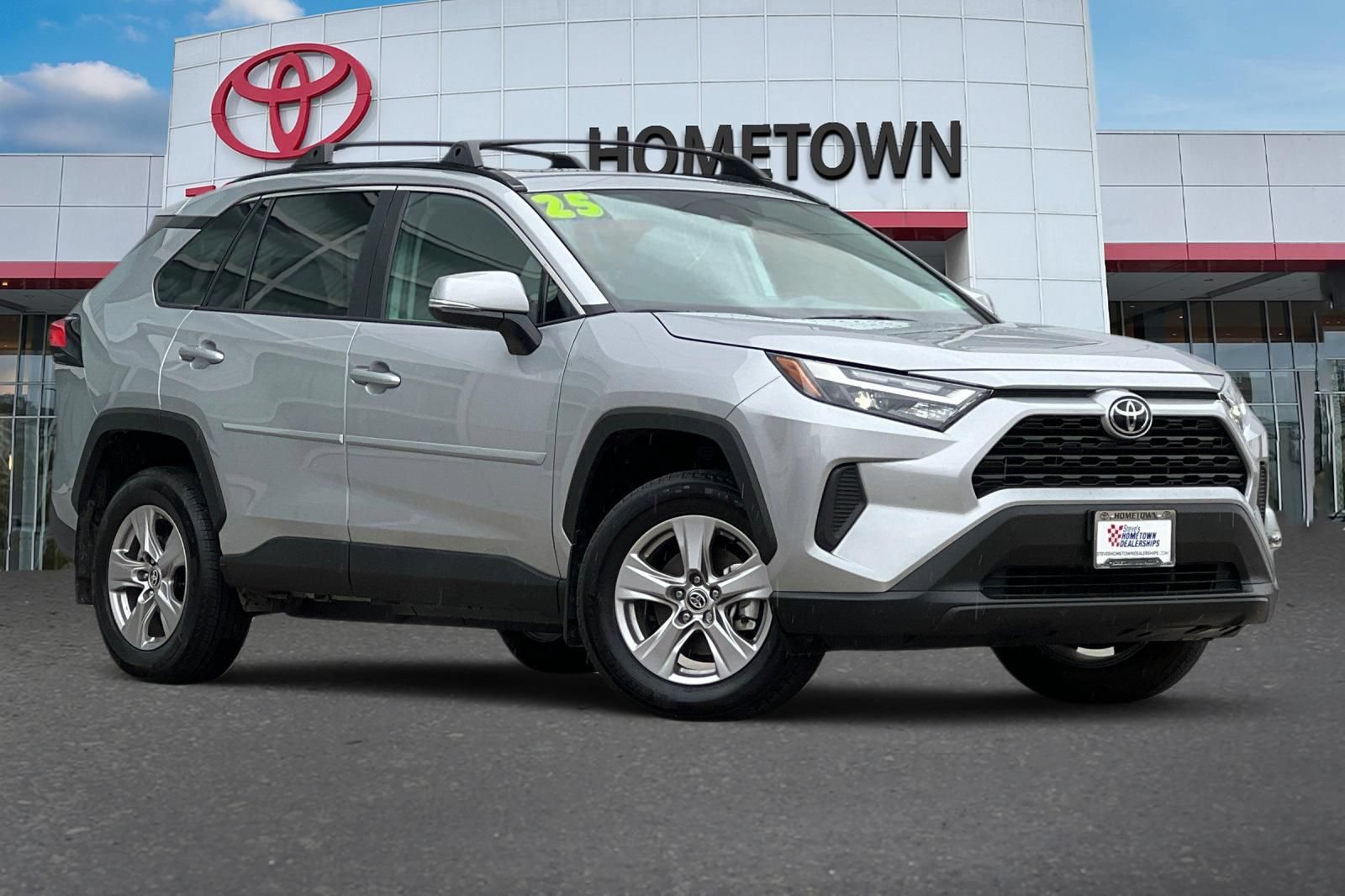 Used 2025 Toyota RAV4 XLE w/ Convenience Package AWD/4WD image 2