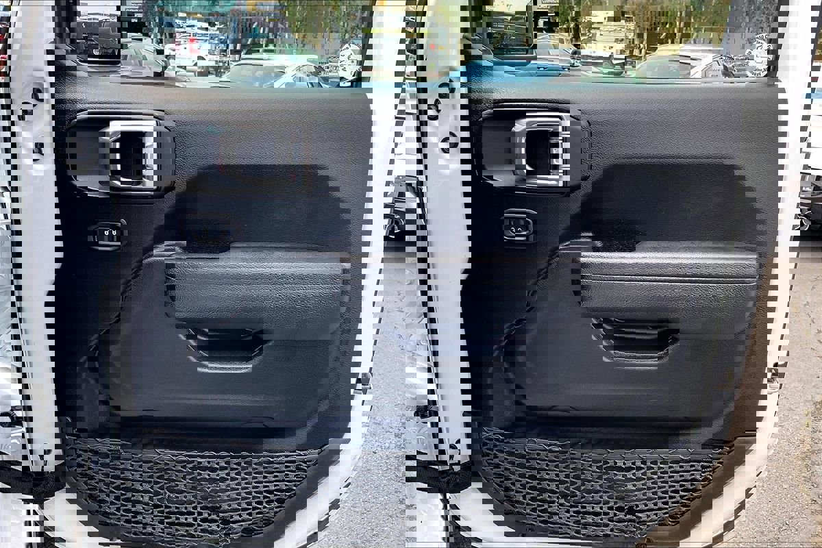 Used 2023 Jeep Wrangler Unlimited Rubicon image 21