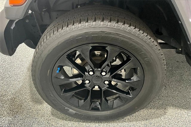 Used 2022 Jeep Wrangler Unlimited Sahara w/ Cold Weather Group image 35