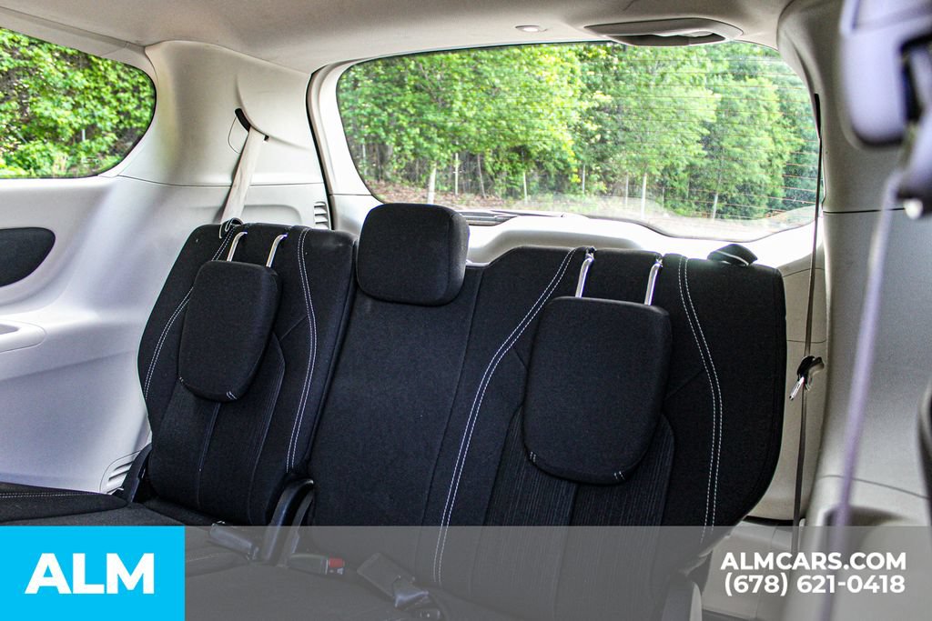 Used 2023 Chrysler Voyager LX FWD image 18