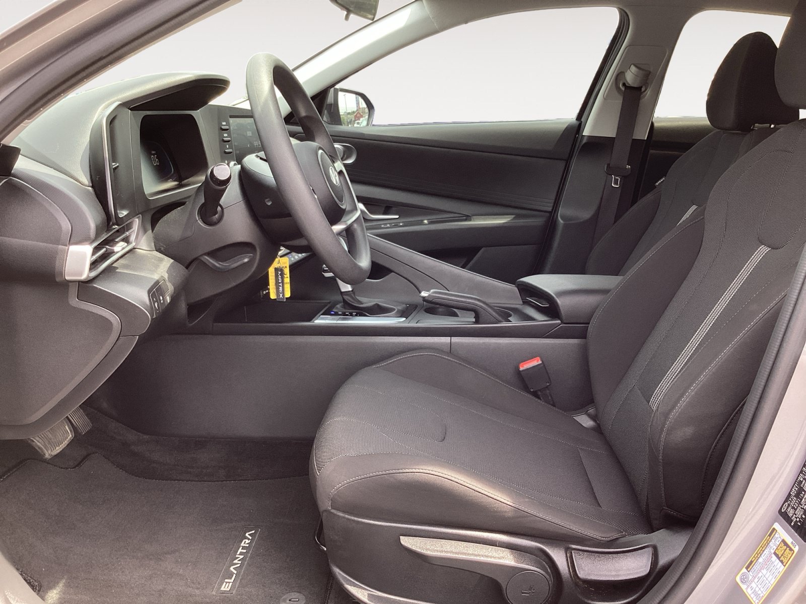 Used 2025 Hyundai Elantra SE w/ Cargo Package FWD image 23