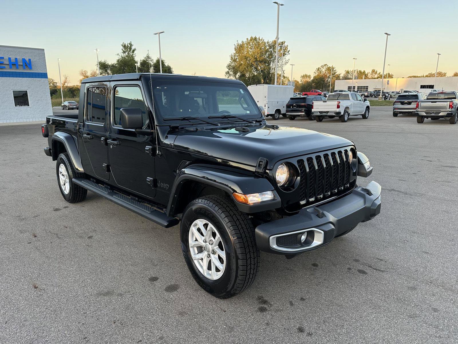 Used 2023 Jeep Gladiator Sport image 8