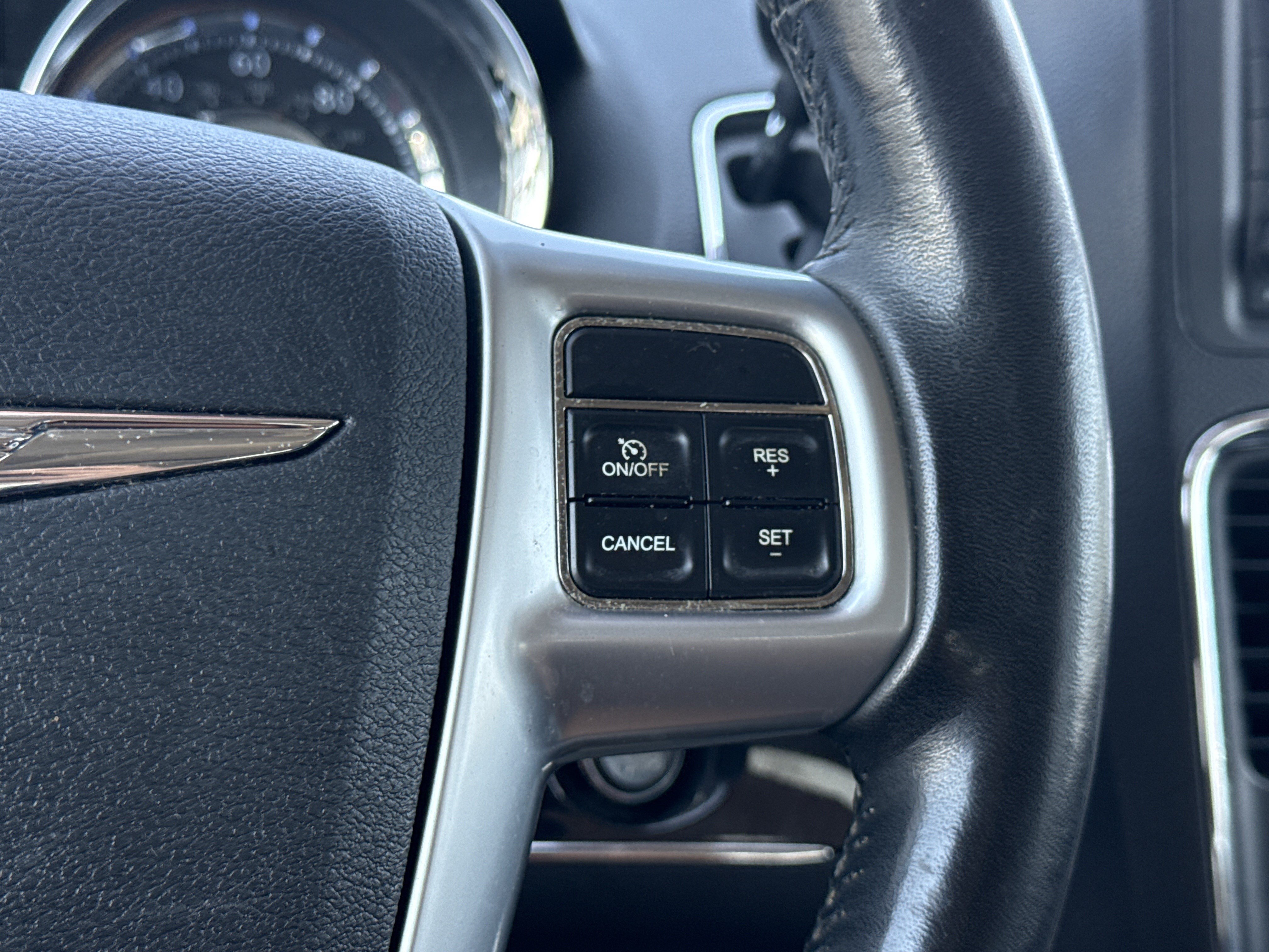 Used 2011 Chrysler Town & Country Touring-L w/ Entertainment Group #2 FWD image 19