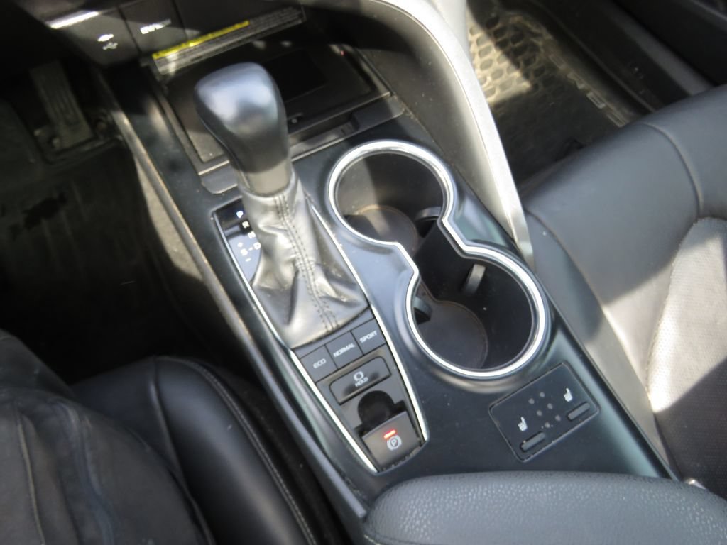 Used 2019 Toyota Camry XSE w/ Navigation Package FWD image 23