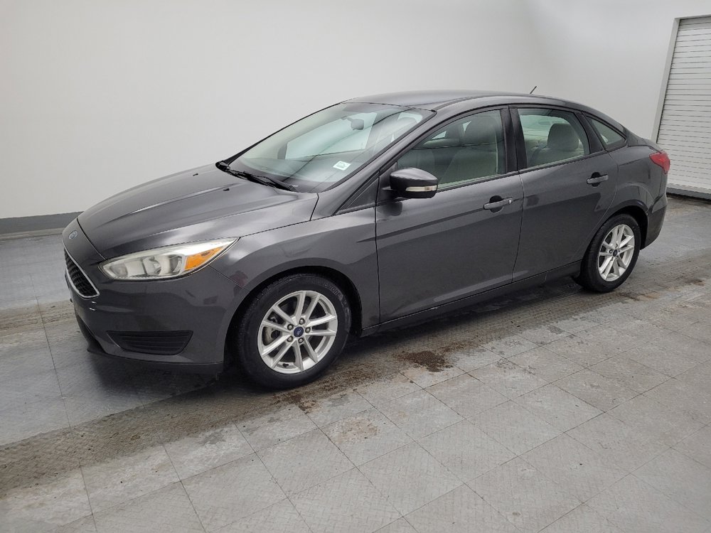 Used 2016 Ford Focus SE w/ SE Cold Weather Package image 2